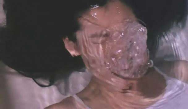 魔鬼天使潜水那段GIF动画