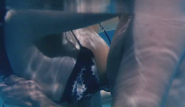 魔鬼天使潜水那段GIF动画