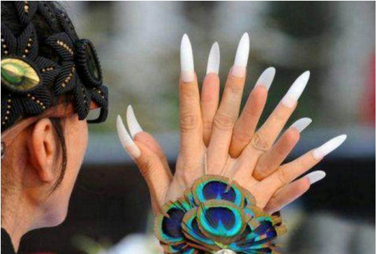 刀美兰和杨丽萍是什么关系?刀美兰经典孔雀(刀美兰孔雀舞没杨丽萍的好看) 刀美兰和杨丽萍是什么关系?刀美兰经典孔雀(刀美兰孔雀舞没杨丽萍的好看)