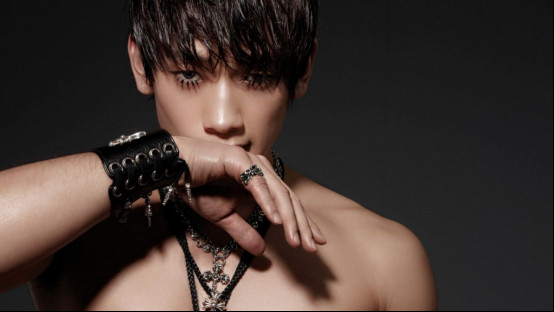 男明星是不是也要化妆？男明星都整过容吗站(男明星化妆为什么 普通人不能化)