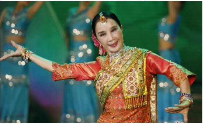 刀美兰和杨丽萍是什么关系?刀美兰经典孔雀(刀美兰孔雀舞没杨丽萍的好看) 刀美兰和杨丽萍是什么关系?刀美兰经典孔雀(刀美兰孔雀舞没杨丽萍的好看)