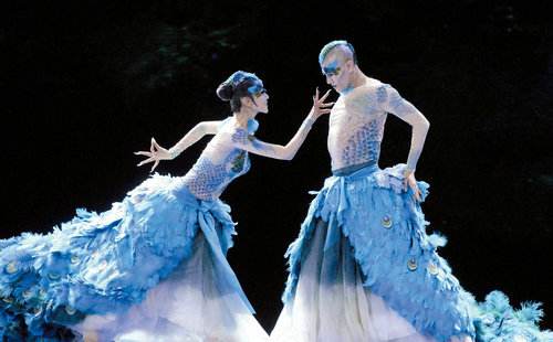 刀美兰和杨丽萍是什么关系?刀美兰经典孔雀(刀美兰孔雀舞没杨丽萍的好看) 刀美兰和杨丽萍是什么关系?刀美兰经典孔雀(刀美兰孔雀舞没杨丽萍的好看)