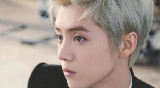 男明星是不是也要化妆？男明星都整过容吗站(男明星化妆为什么 普通人不能化)