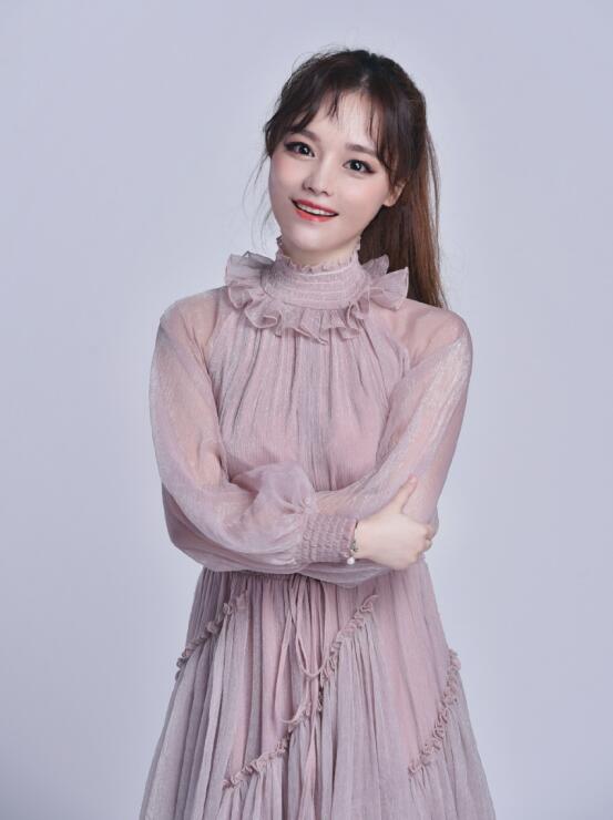 黄霄云样貌变了眼睛变大了漂亮了