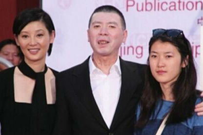 冯小刚徐帆女儿近照(冯小刚妻子徐帆的图片) 冯小刚徐帆女儿近照(冯小刚妻子徐帆的图片)