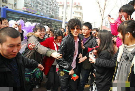 陈乔恩乔任梁是什么关系？乔任梁陈乔恩合作(陈乔恩和乔任梁的友谊)