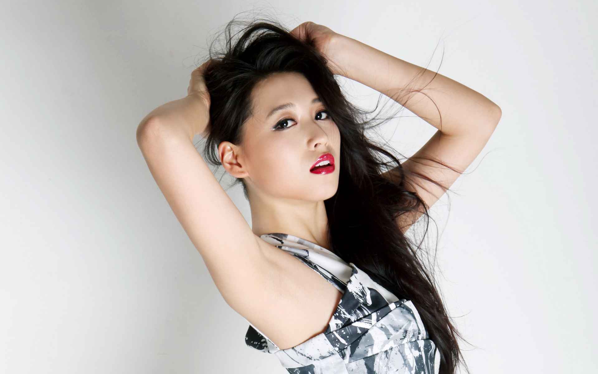 宁丹琳为什么没有杨紫火俩人谁漂亮？宁丹琳