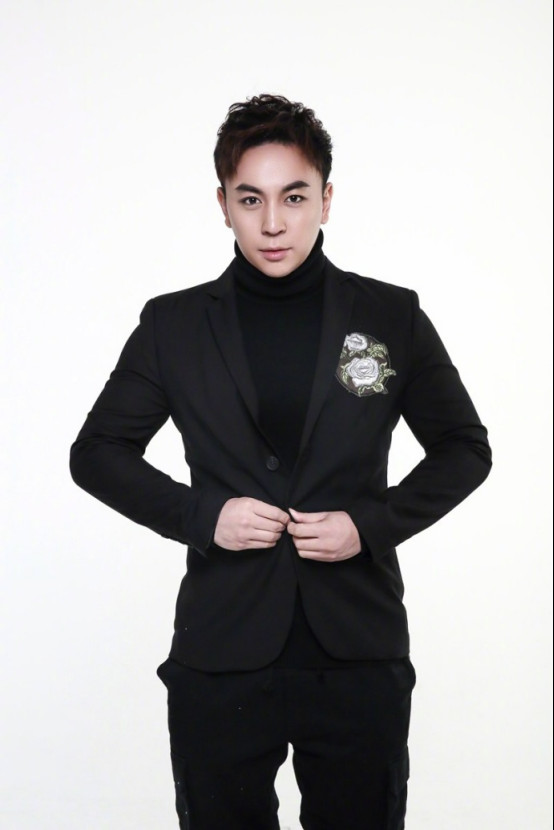 释小龙怎么瘦下来的？张一山和释小龙谁更帅(释小龙瘦了)