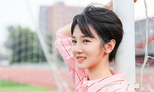 陈小纭拥抱容祖儿示好,知道自己讨人厌表示(陈小纭暗讽容祖儿) 陈小纭拥抱容祖儿示好,知道自己讨人厌表示(陈小纭暗讽容祖儿)