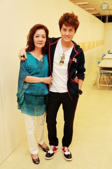 吴克群和王心凌是什么关系？吴克群的妈妈什(王心凌是吴克群的初恋)