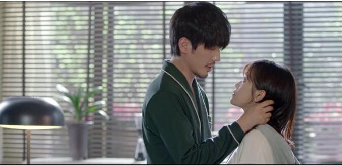 鞠婧祎和郑湫泓对比照(鞠婧祎前后对比)