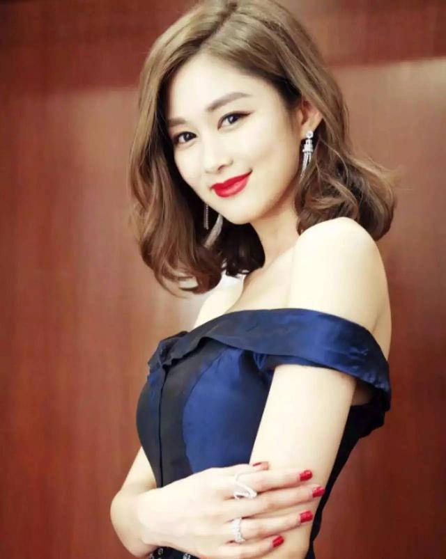 岑丽香整容前后对比照片(岑丽香怎么瘦下来的)