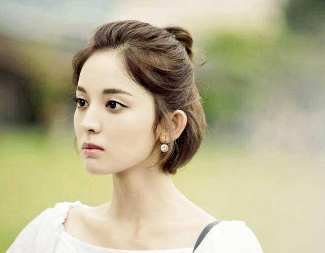 古力娜扎为什么剪短发？张翰古力娜扎机场街(古力娜扎头型短发)