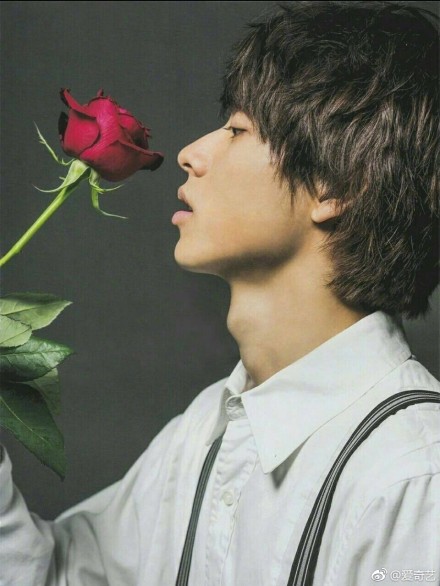 山崎贤人是被晒黑的吗？山崎贤人为什么叫k