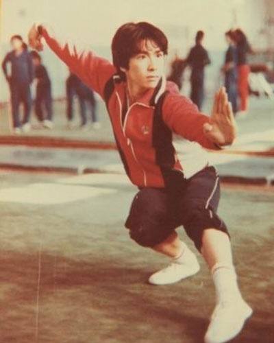 甄子丹是谁的徒弟师父是谁？甄子丹在美国打