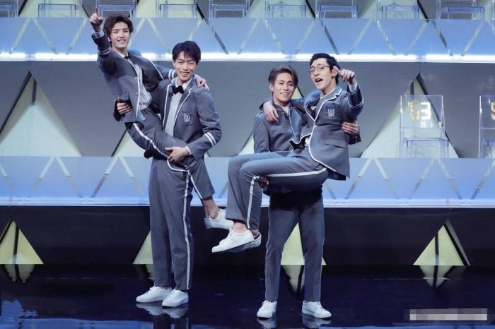 木子洋欺负灵超打灵超屁股视频