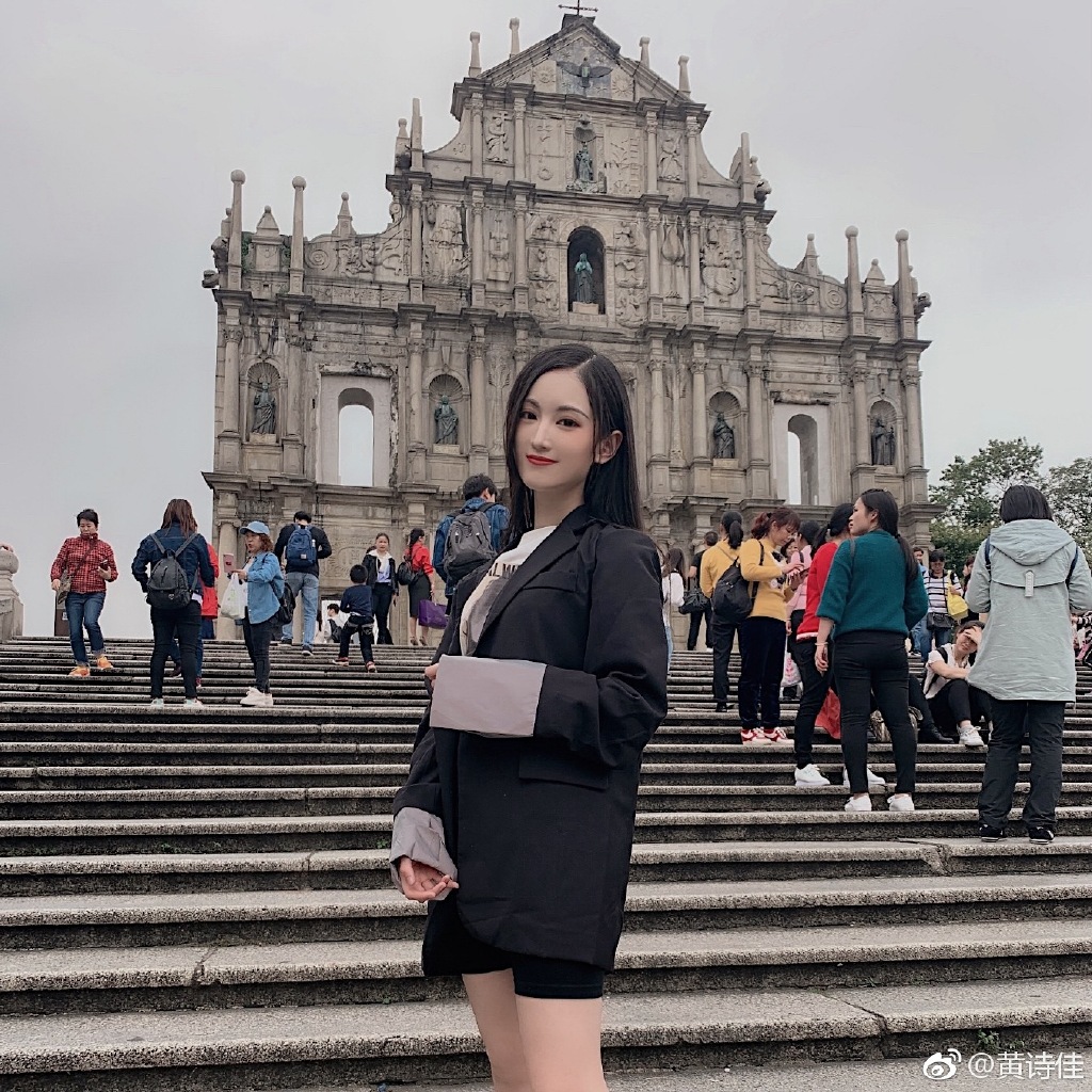 黄诗佳素颜越来越丑了吗(黄诗佳最好看的照片)