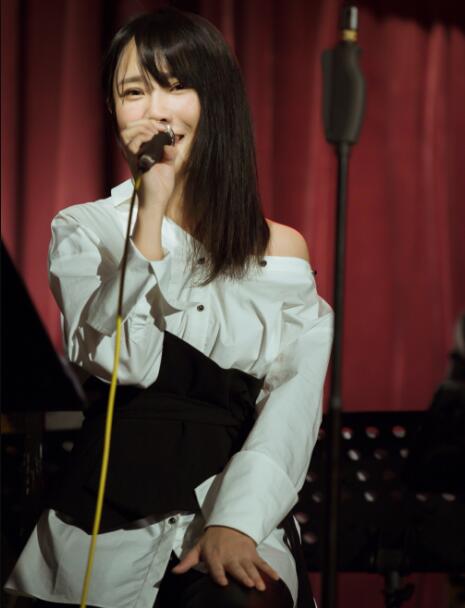 邵夷贝是哪一年出生的多大了(邵夷贝老公)