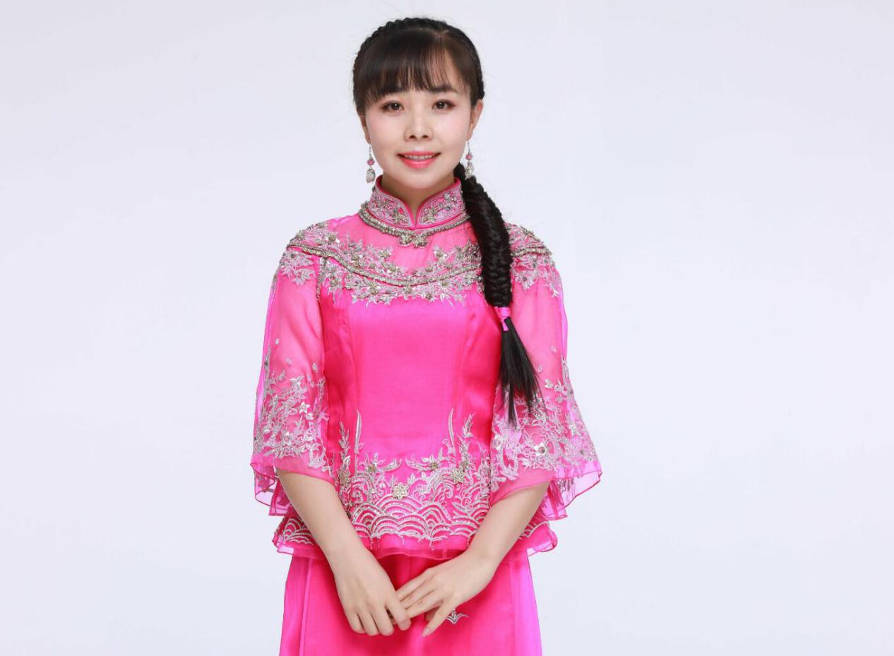 王二妮一年收入多少钱?王二妮与老公李飞离