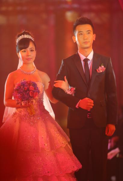 王二妮一年收入多少钱?王二妮与老公李飞离 王二妮一年收入多少钱?王二妮与老公李飞离