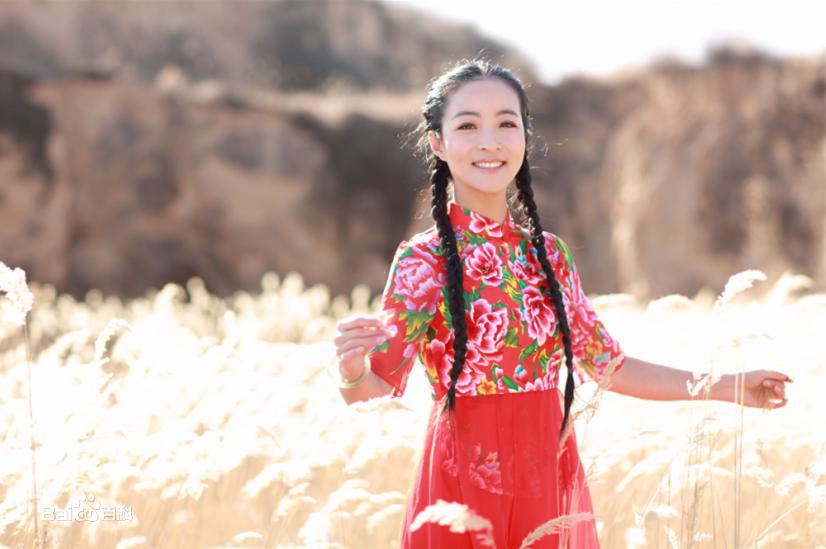 王二妮和王小妮是亲姐妹吗？王二妮前后结过