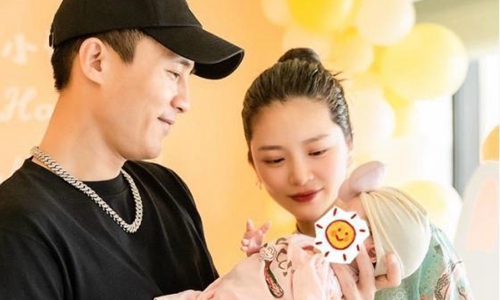 王灿杜淳穿着朴素带女儿体检(王灿和杜淳的孩子)