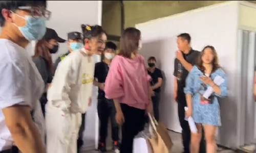 许魏洲翻唱《爱的供养》