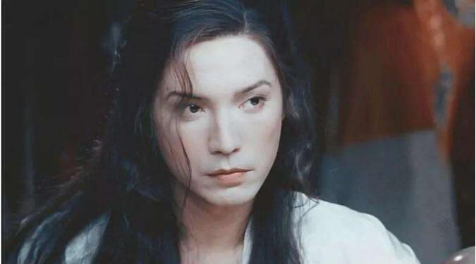 尊龙是如何谈自己身世的(尊龙的人生经历)