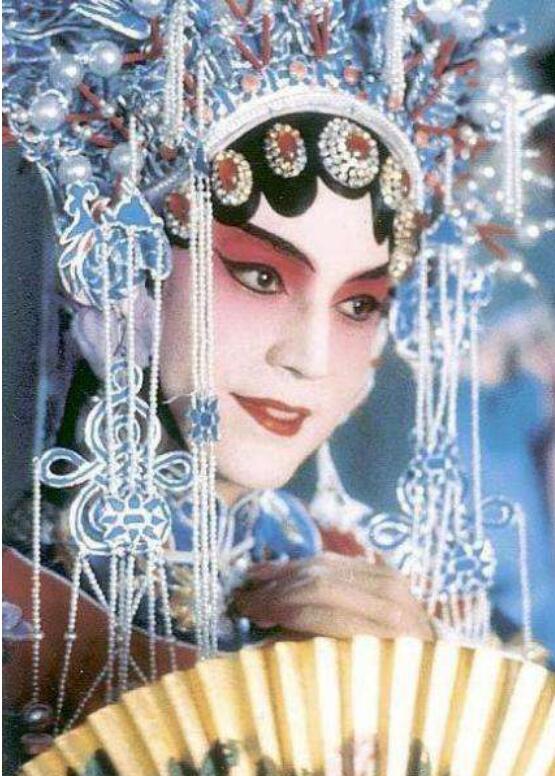 尊龙是如何谈自己身世的(尊龙的人生经历)