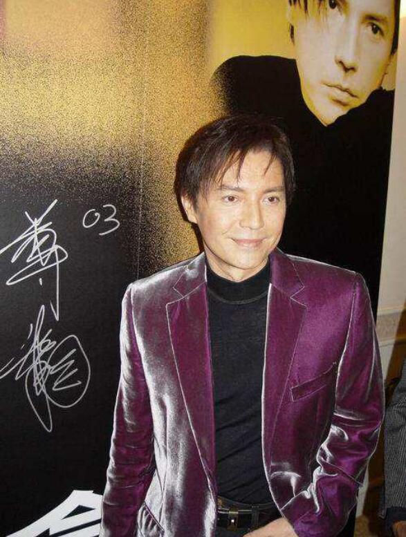 尊龙是如何谈自己身世的(尊龙的人生经历)