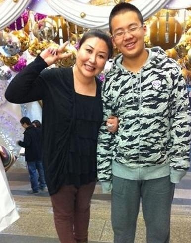 胡中惠年轻时候的照片图(胡中惠个人资料图片)