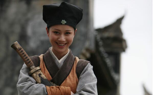 多年前杨颖对黄晓明温顺乖巧(黄晓明对杨颖好吗)