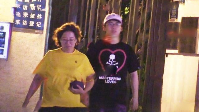 胡中惠年轻时候的照片图(胡中惠个人资料图片)