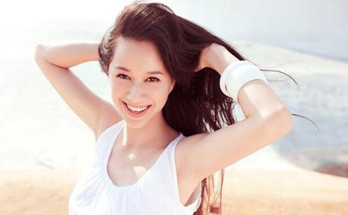 多年前杨颖对黄晓明温顺乖巧(黄晓明对杨颖好吗)