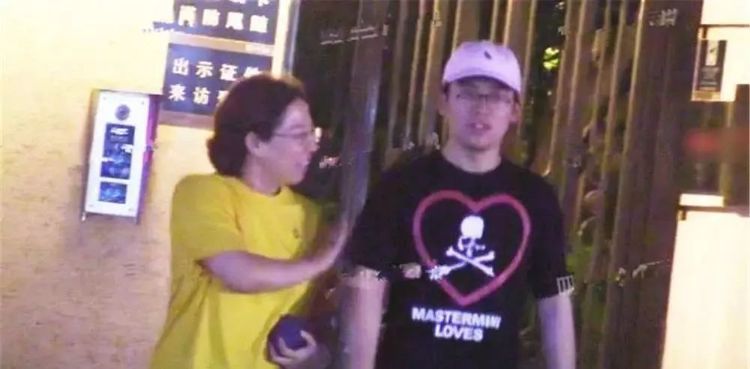 胡中惠年轻时候的照片图(胡中惠个人资料图片)