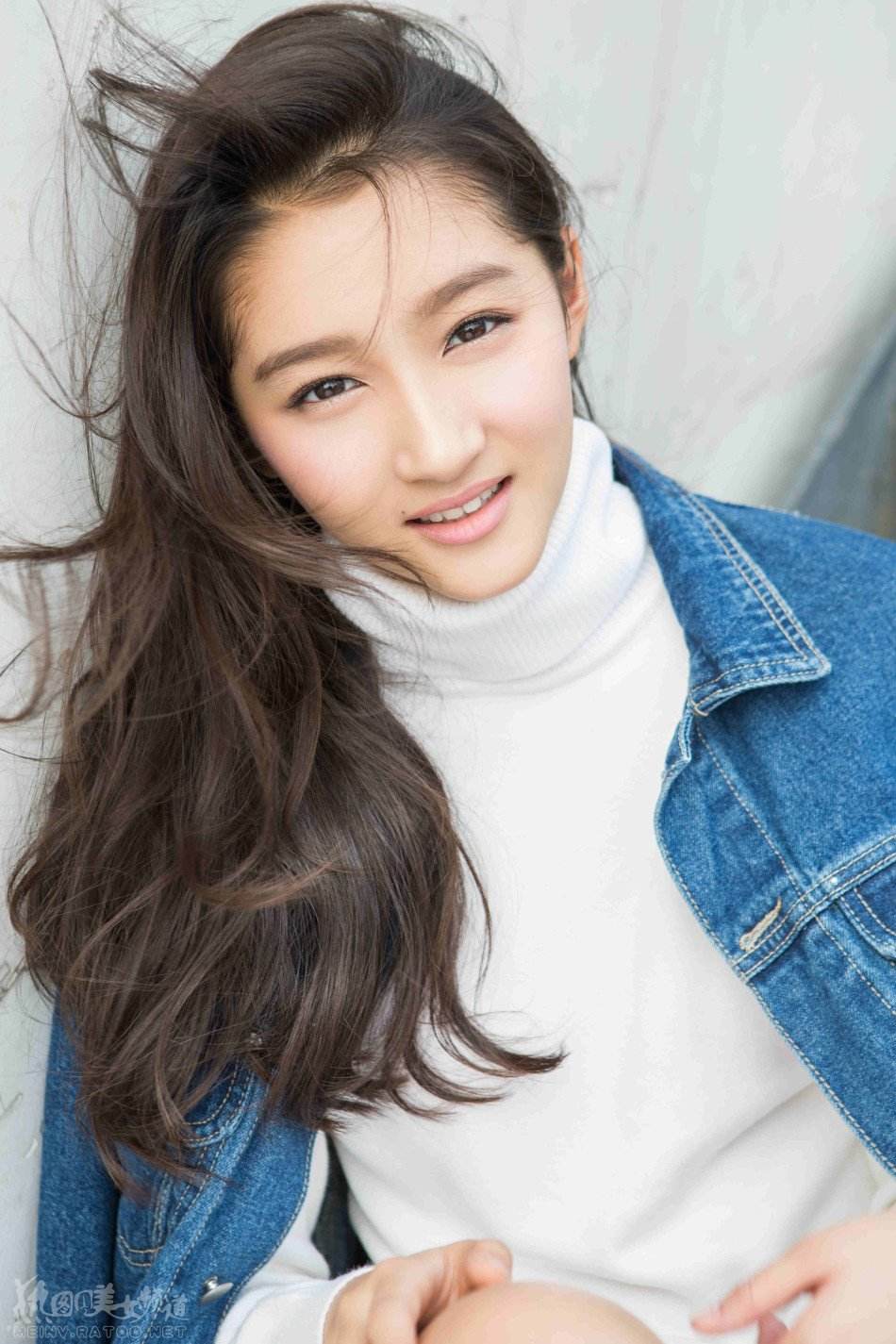 天天向上关晓彤跳舞歌曲叫什么？关晓彤还是(关晓彤易烊千玺天天向上舞蹈歌曲)