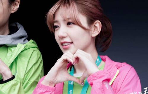 郭雪芙鼻子好奇怪黑历史多(跟郭雪芙长得很像) 郭雪芙鼻子好奇怪黑历史多(跟郭雪芙长得很像)