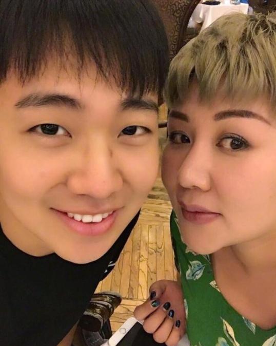 胡中惠年轻时候的照片图(胡中惠个人资料图片)