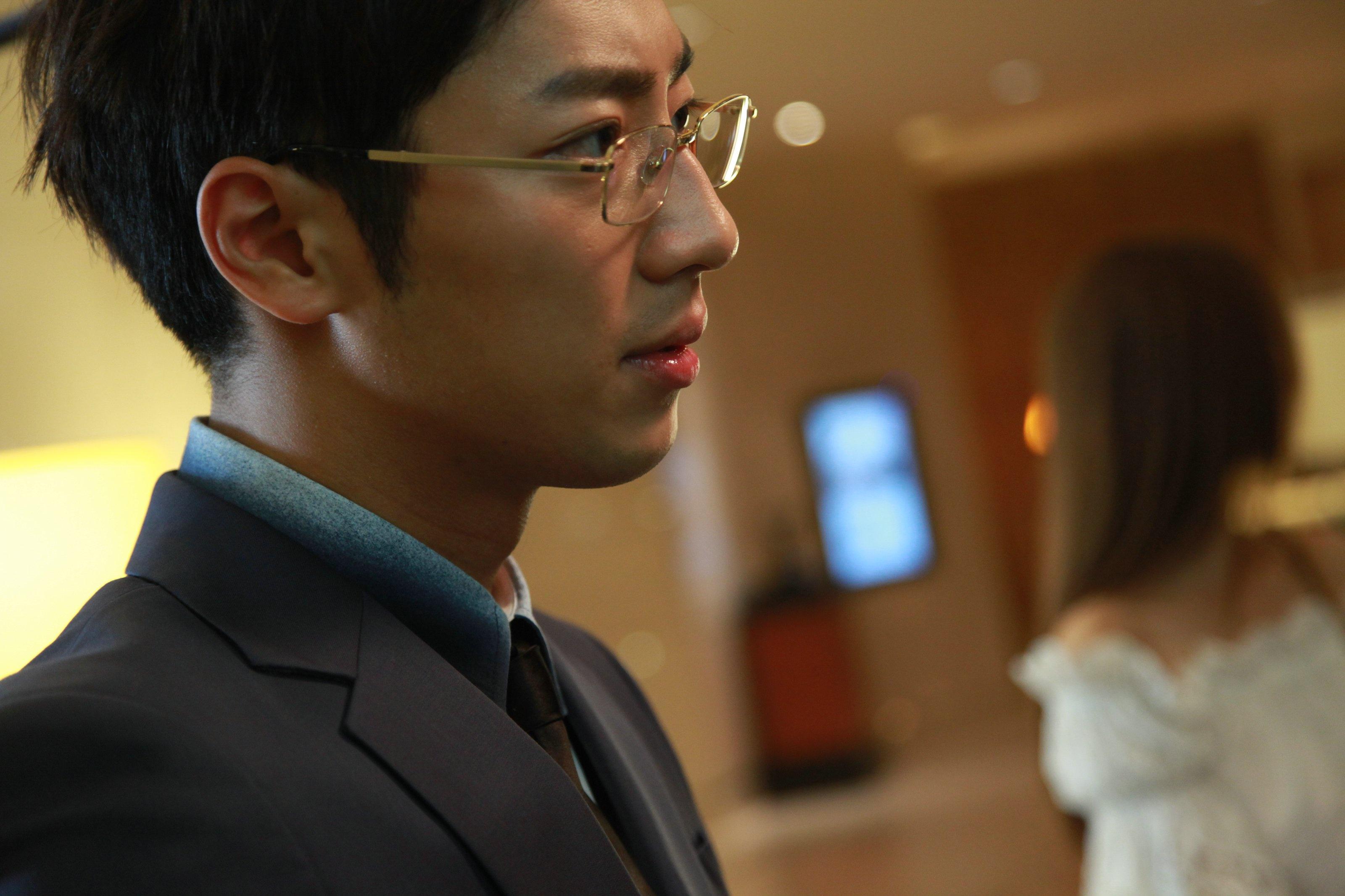 偶遇前任该怎么表现？碰到前女友和前男友最(女生遇到前男友)