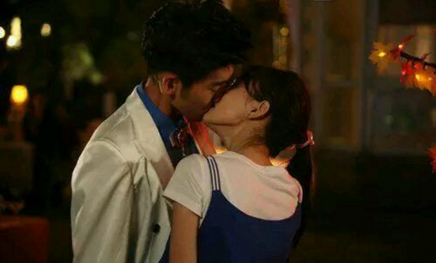 明星拍吻戏的尴尬(明星拍吻戏尴尬不)