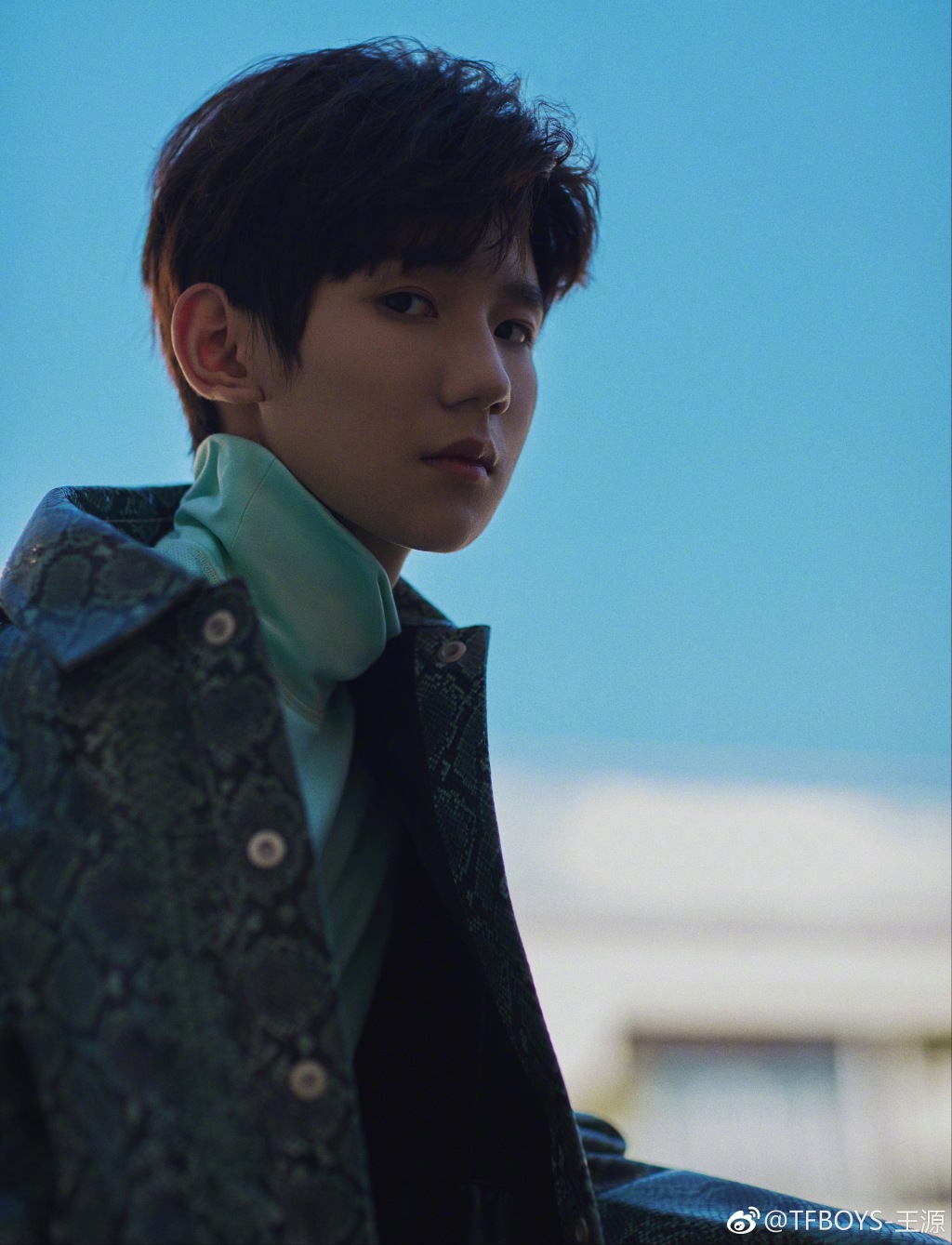 王源为什么变冷漠不爱笑了(因为杨超越王源都不爱笑了)