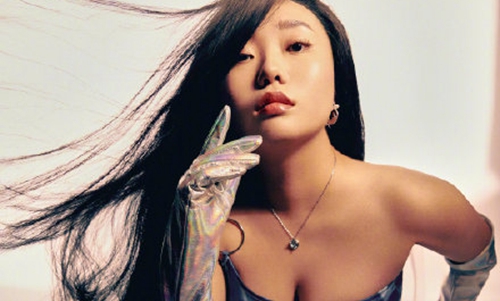 李雪琴上男人装大秀事业线(李雪琴的时尚大片)