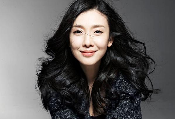 倪景阳和吴倩莲、梅艳芳撞脸对比照(像吴倩莲的内地女演员倪景阳)