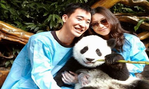 徐静蕾晒与黄立行旧照(徐静蕾晒与黄立行旧照 新闻)