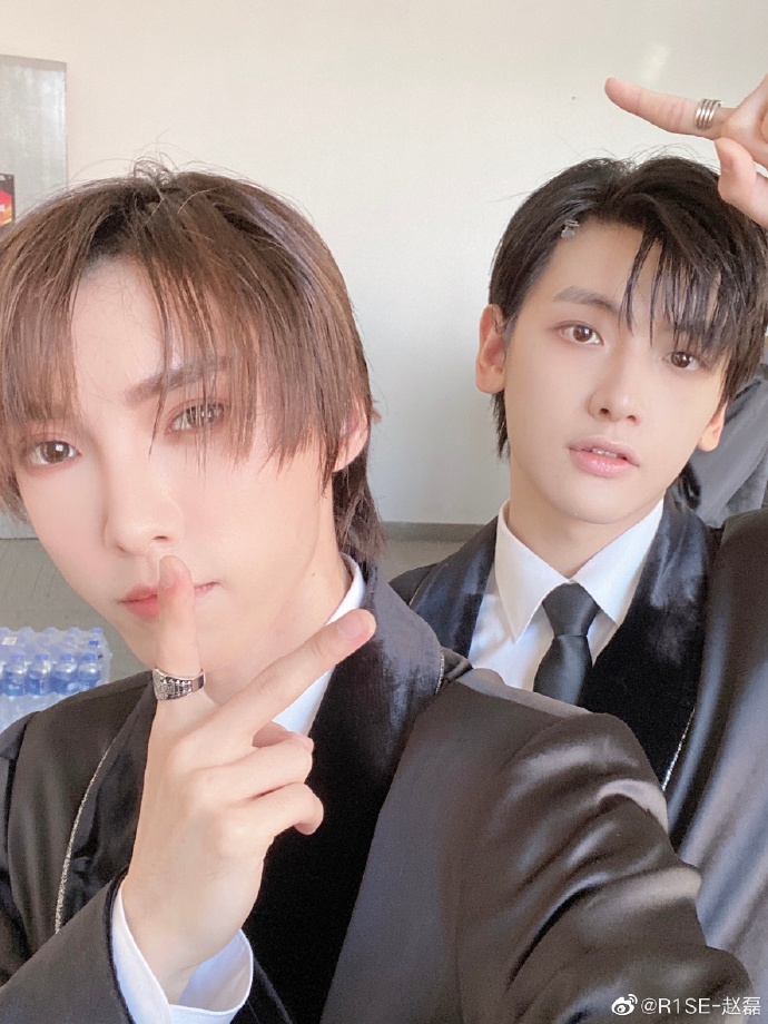 赵磊为什么叫小菠萝、小王子、ray(赵磊像菠萝的照片) 赵磊为什么叫小菠萝、小王子、ray(赵磊像菠萝的照片)