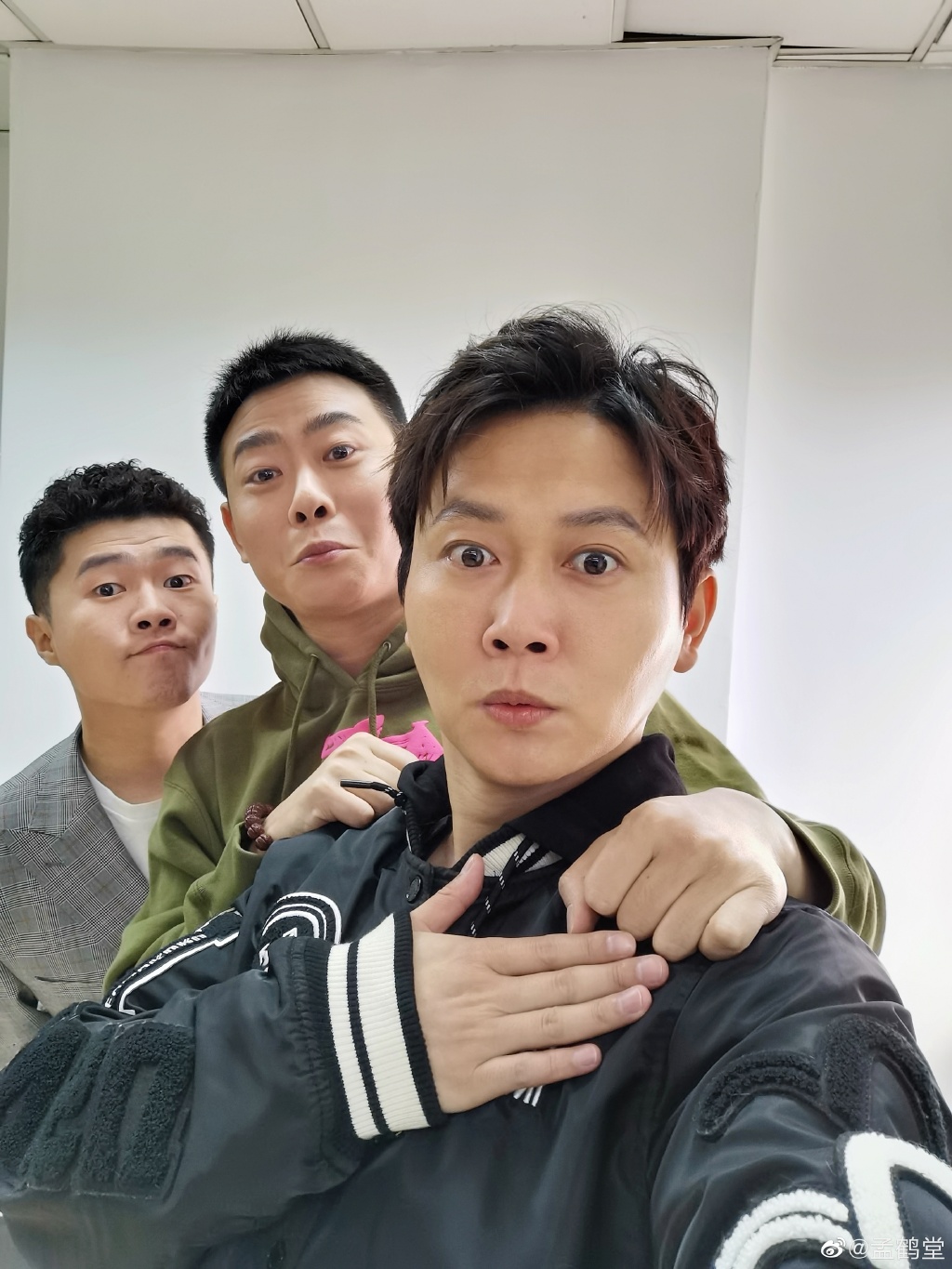 孟鹤堂眉毛梗是怎么回事(孟鹤堂没眼眉)