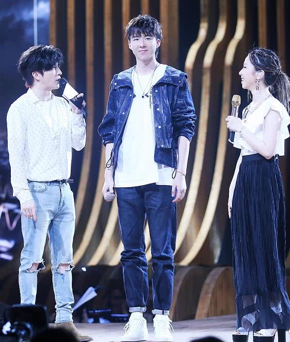 摩登兄弟在驴肉馆唱歌视频