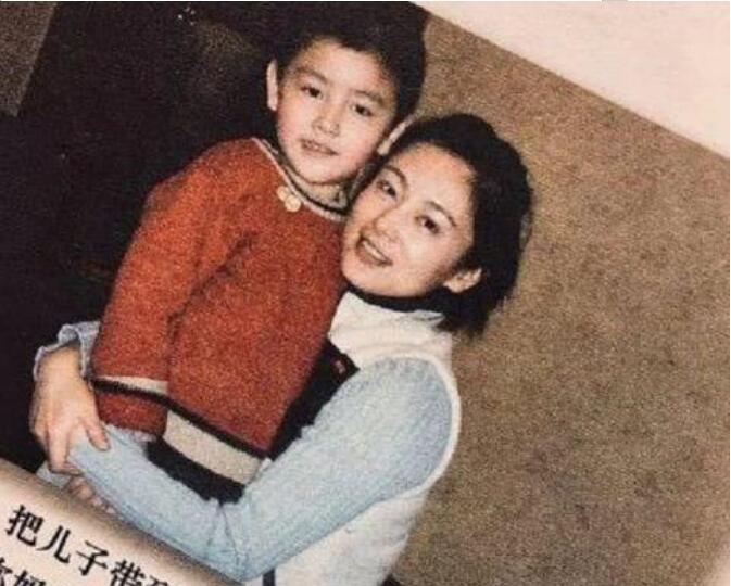 陈飞宇嘴是歪的吗(陈飞宇嘴巴歪流口水)