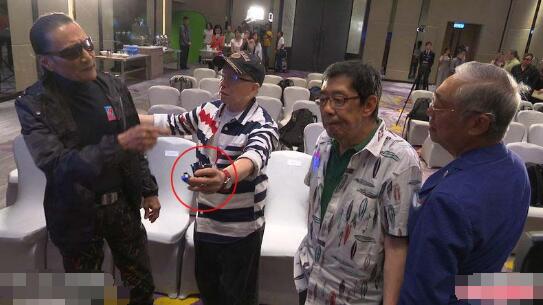 谢贤为什么打刘家昌(刘家昌为甄珍给谢贤什么) 谢贤为什么打刘家昌(刘家昌为甄珍给谢贤什么)