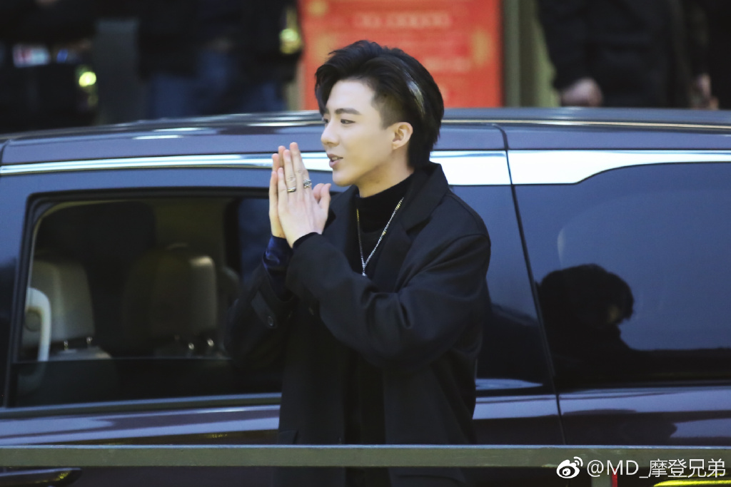 摩登兄弟在驴肉馆唱歌视频